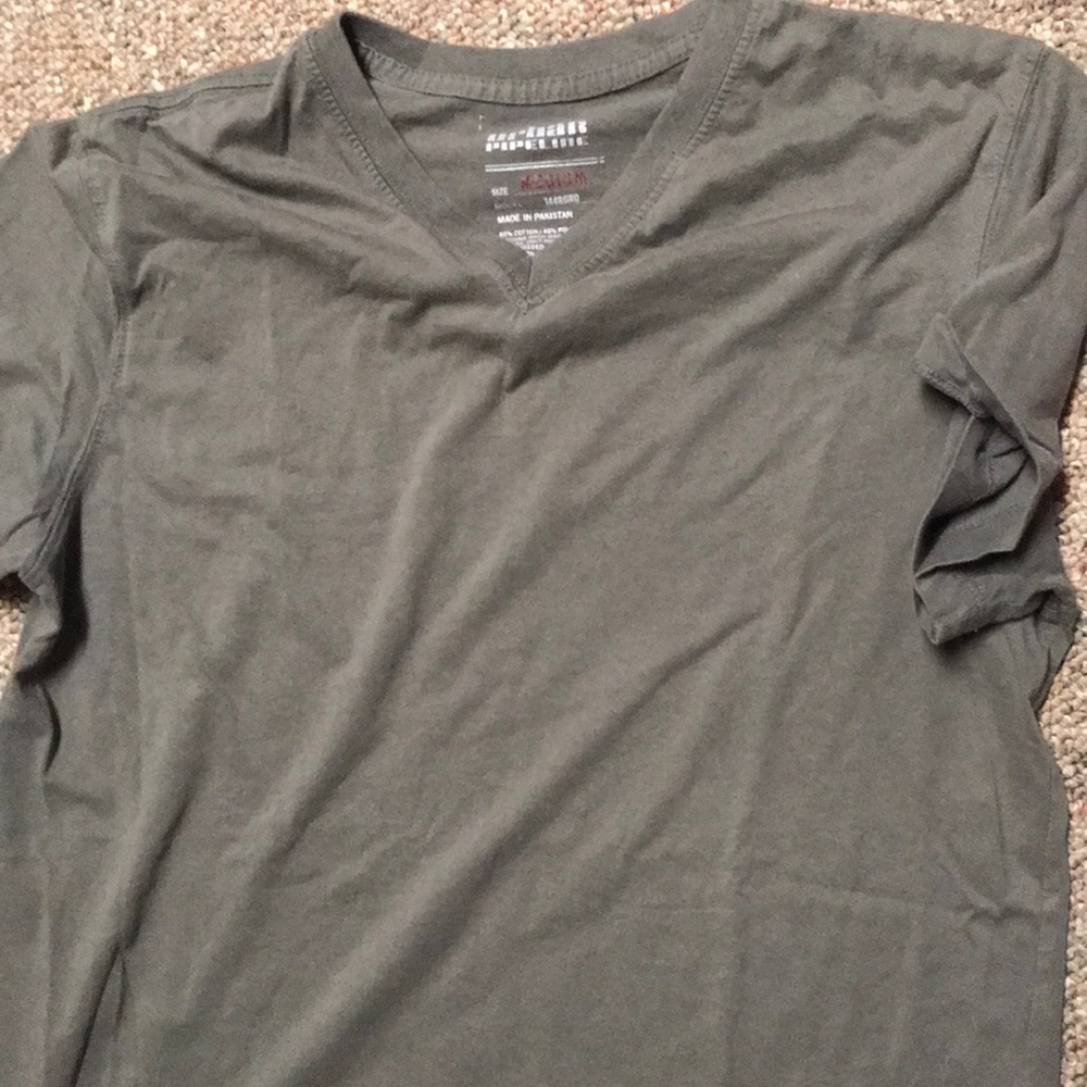 urban pipeline men’s medium v-neck t shirt